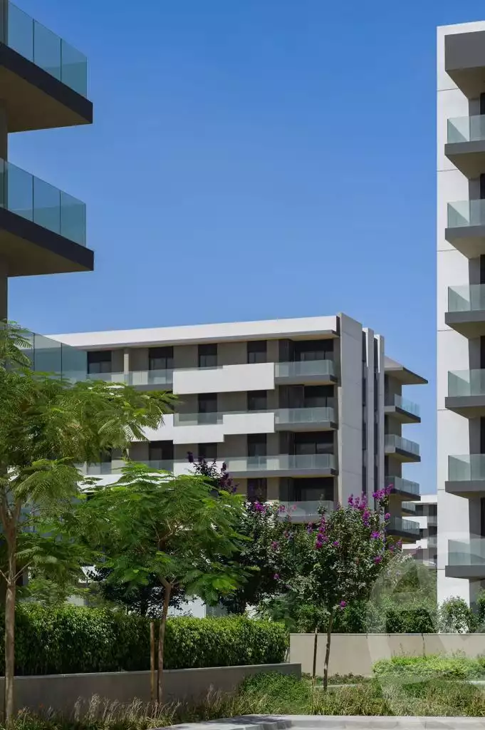 https://aqarmap.com.eg/en/listing/6355934-for-sale-cairo-el-shorouk-compounds-al-burouj-compound-imkan
