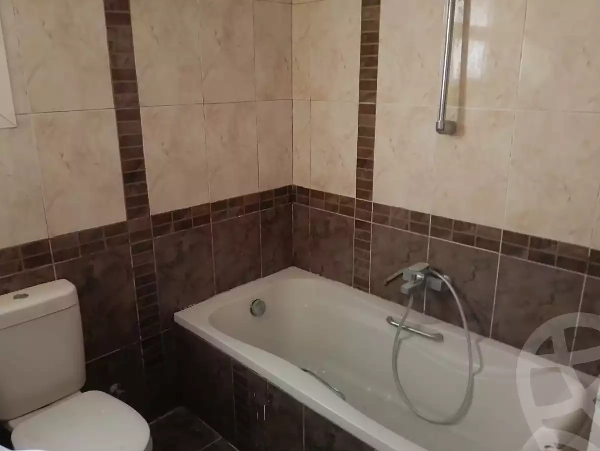 https://aqarmap.com.eg/en/listing/6379978-for-sale-cairo-el-sheikh-zayed-city-compounds-hadayek-el-mohandiseen