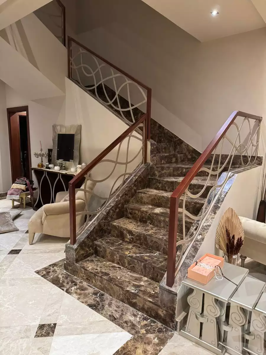 https://aqarmap.com.eg/ar/listing/6394878-for-sale-cairo-el-sheikh-zayed-city-compounds-kmbwnd-ljry-swdyk