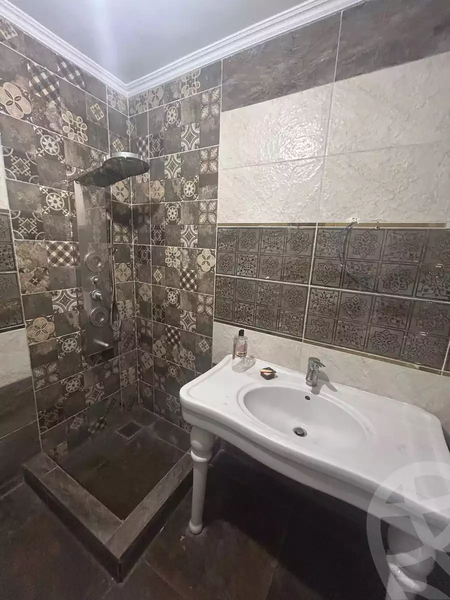 https://aqarmap.com.eg/en/listing/6400460-for-sale-alexandria-bw-qyr-al-hedaya-st