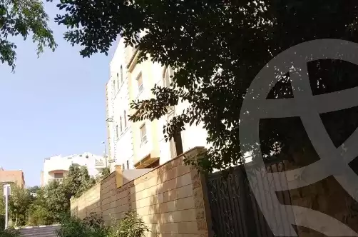 https://aqarmap.com.eg/en/listing/6410333-for-sale-cairo-al-oubour-compounds-rock-ville-compound