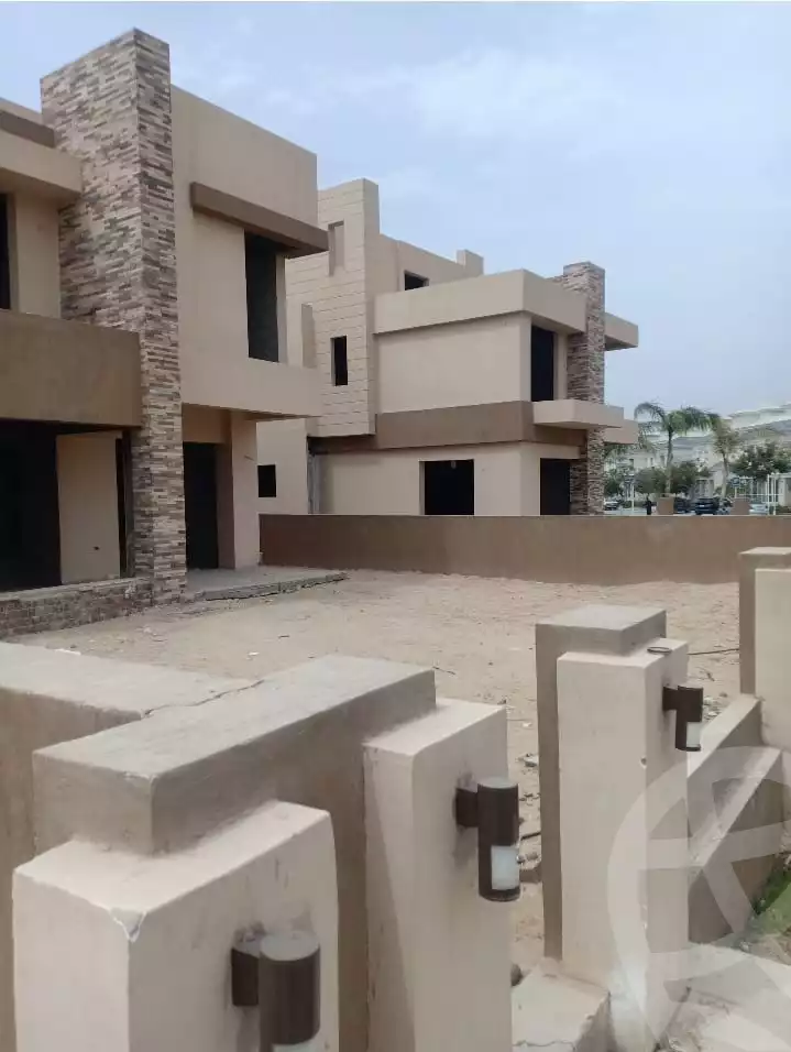 https://aqarmap.com.eg/en/listing/6425198-for-sale-cairo-6th-of-october-compounds-rayos