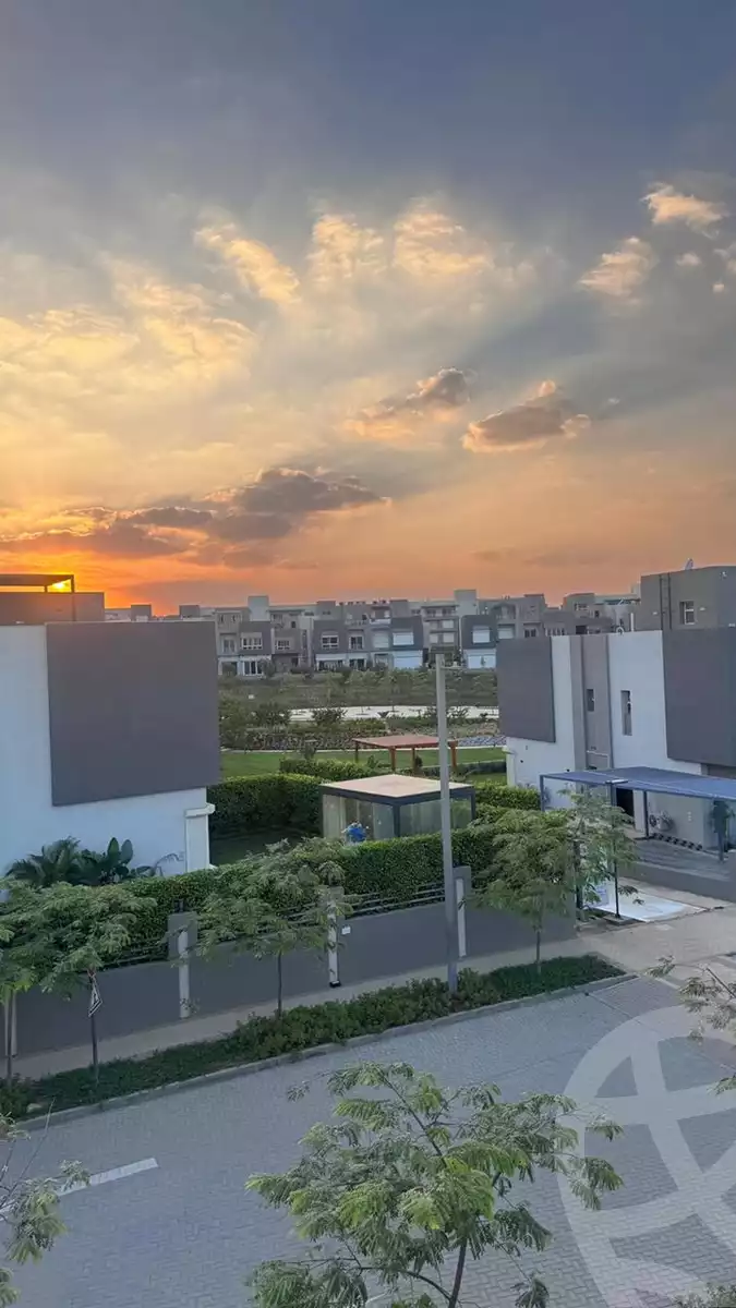 https://aqarmap.com.eg/en/listing/6452501-for-sale-cairo-el-sheikh-zayed-city-compounds-zyd-wr-llttwyr-the-village-views
