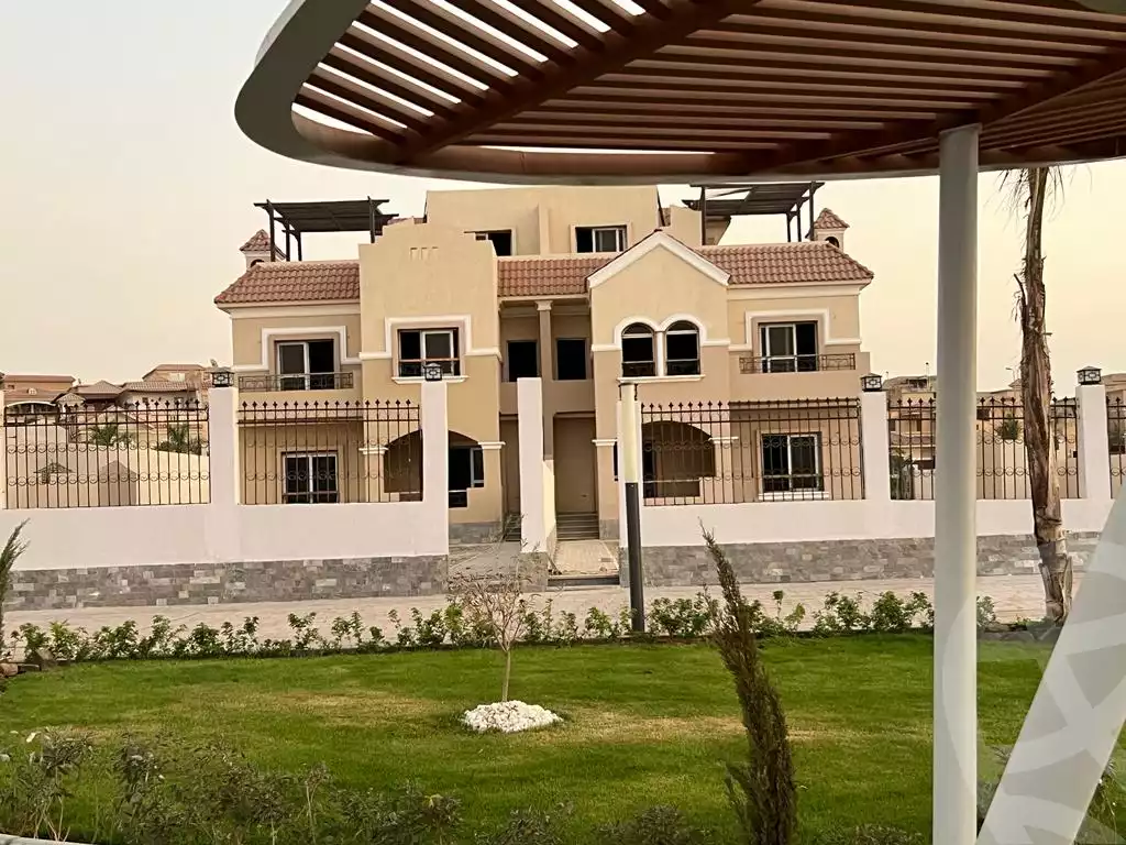 https://aqarmap.com.eg/ar/listing/6497308-for-sale-cairo-el-sheikh-zayed-city-compounds-el-khamayel