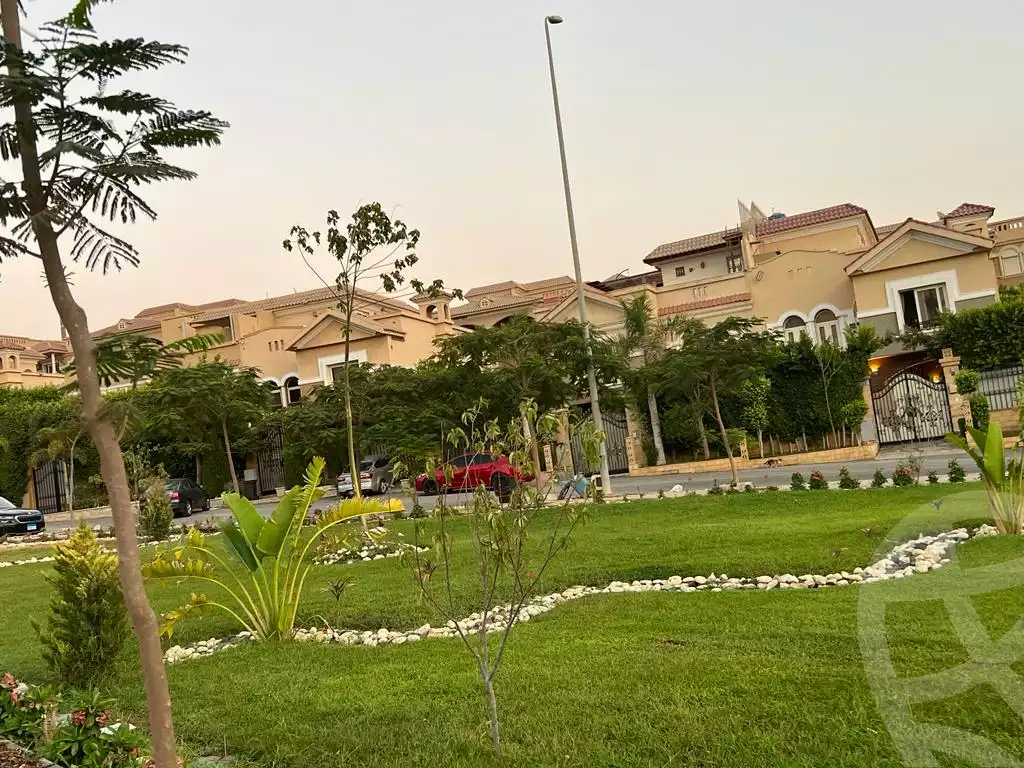 https://aqarmap.com.eg/ar/listing/6497308-for-sale-cairo-el-sheikh-zayed-city-compounds-el-khamayel