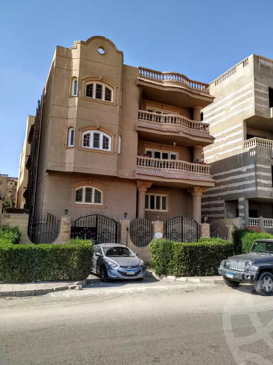 https://aqarmap.com.eg/en/listing/6535830-for-sale-cairo-6th-of-october-el-ahyaa-neighborhood-4th-district-no-7