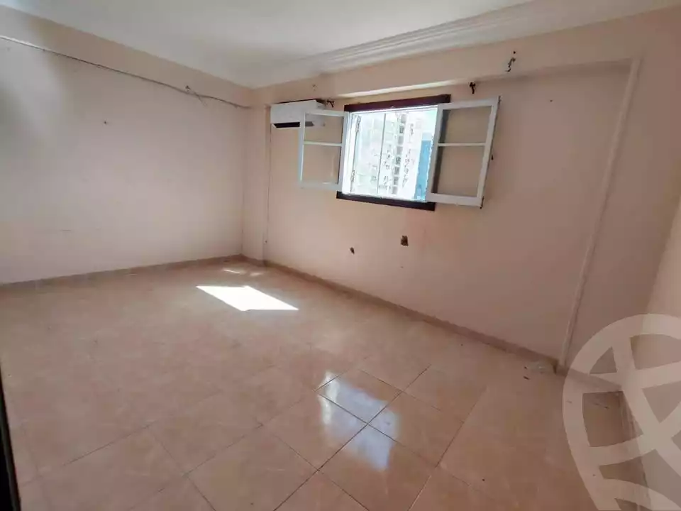 https://aqarmap.com.eg/ar/listing/6558766-for-sale-alexandria-el-asafra-abd-el-haleem-mahmoud-st