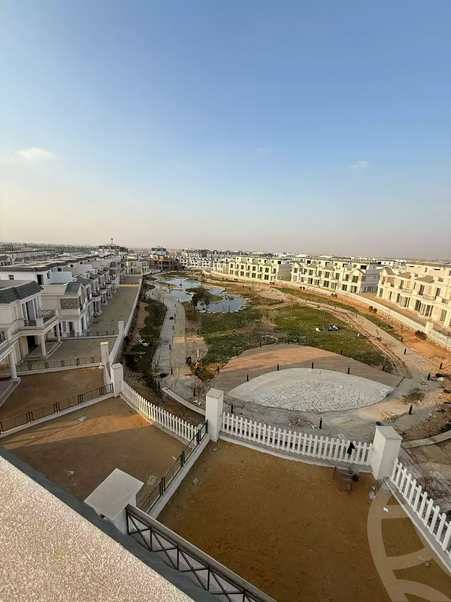 https://aqarmap.com.eg/en/listing/6565445-for-sale-cairo-new-cairo-compounds-mountain-view-hyde-park