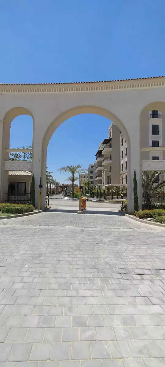 https://aqarmap.com.eg/ar/listing/6570613-for-sale-cairo-el-sheikh-zayed-city-compounds-kmbwnd-fyldj-wyst-dr-llttwyr