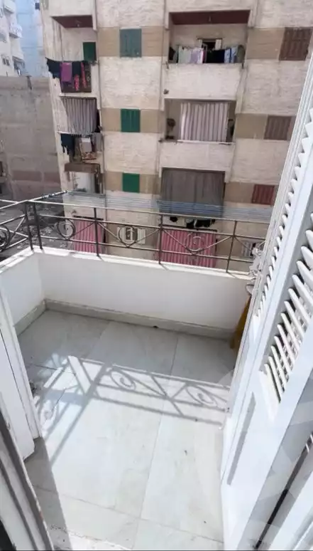 https://aqarmap.com.eg/ar/listing/6579375-for-sale-alexandria-el-asafra-l-sfr-qbly-el-maahad-el-dini-st