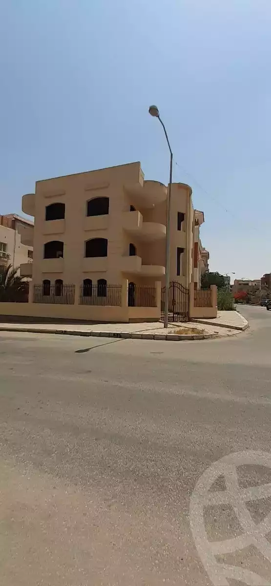 https://aqarmap.com.eg/ar/listing/6590288-for-sale-cairo-el-shorouk-lhy-lthlth-grb-neighbourhood-4-el-waha-st