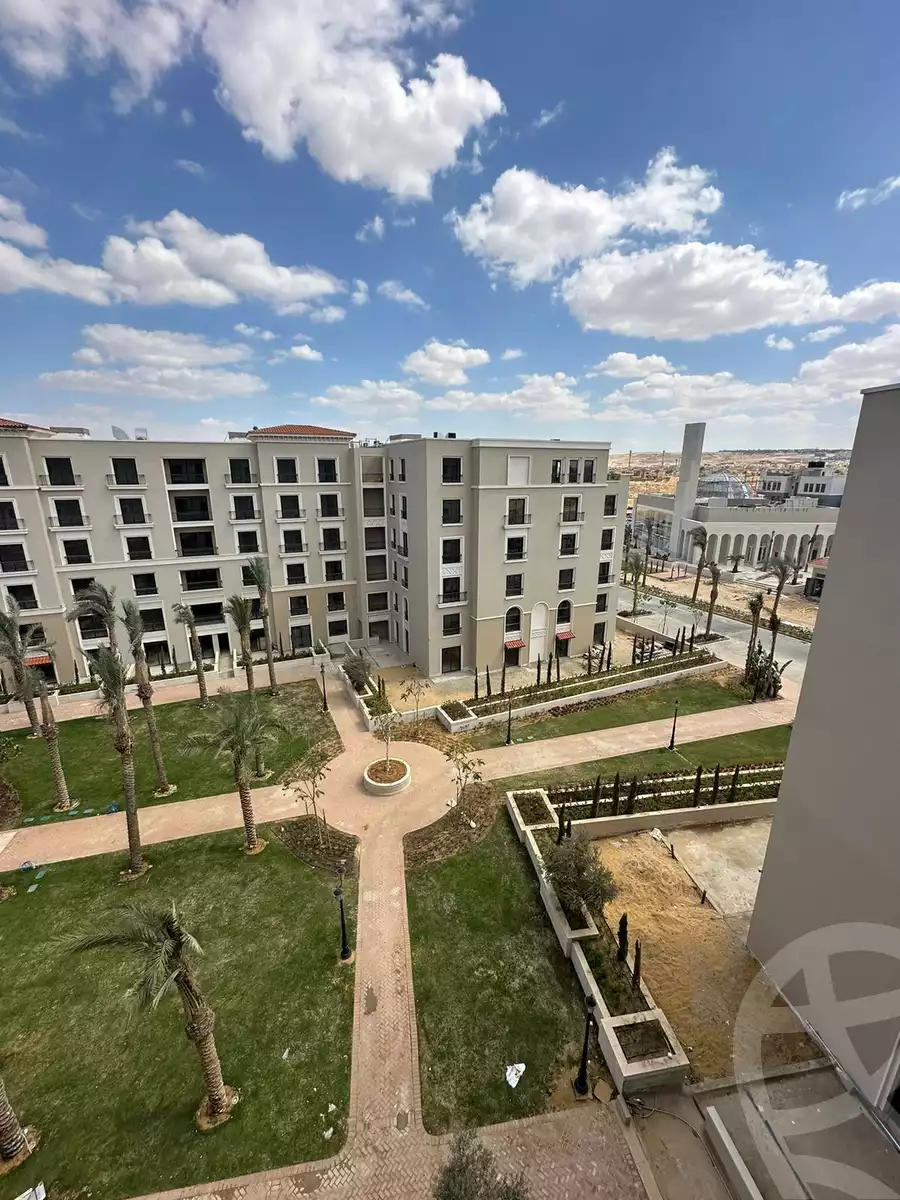 https://aqarmap.com.eg/en/listing/6593645-for-sale-cairo-el-sheikh-zayed-city-compounds-kmbwnd-fyldj-wyst-dr-llttwyr