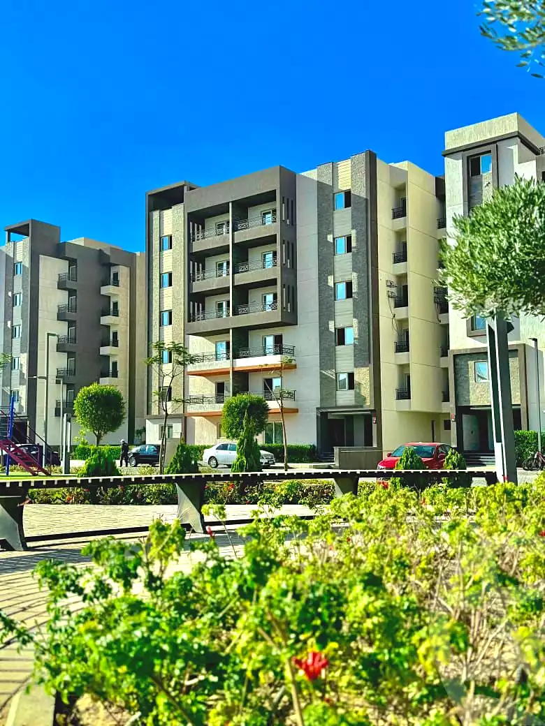 https://aqarmap.com.eg/ar/listing/6605746-for-sale-cairo-6th-of-october-hadaeq-october-kmbwnd-fy-hdyq-ktwbr-rock-eden-compound