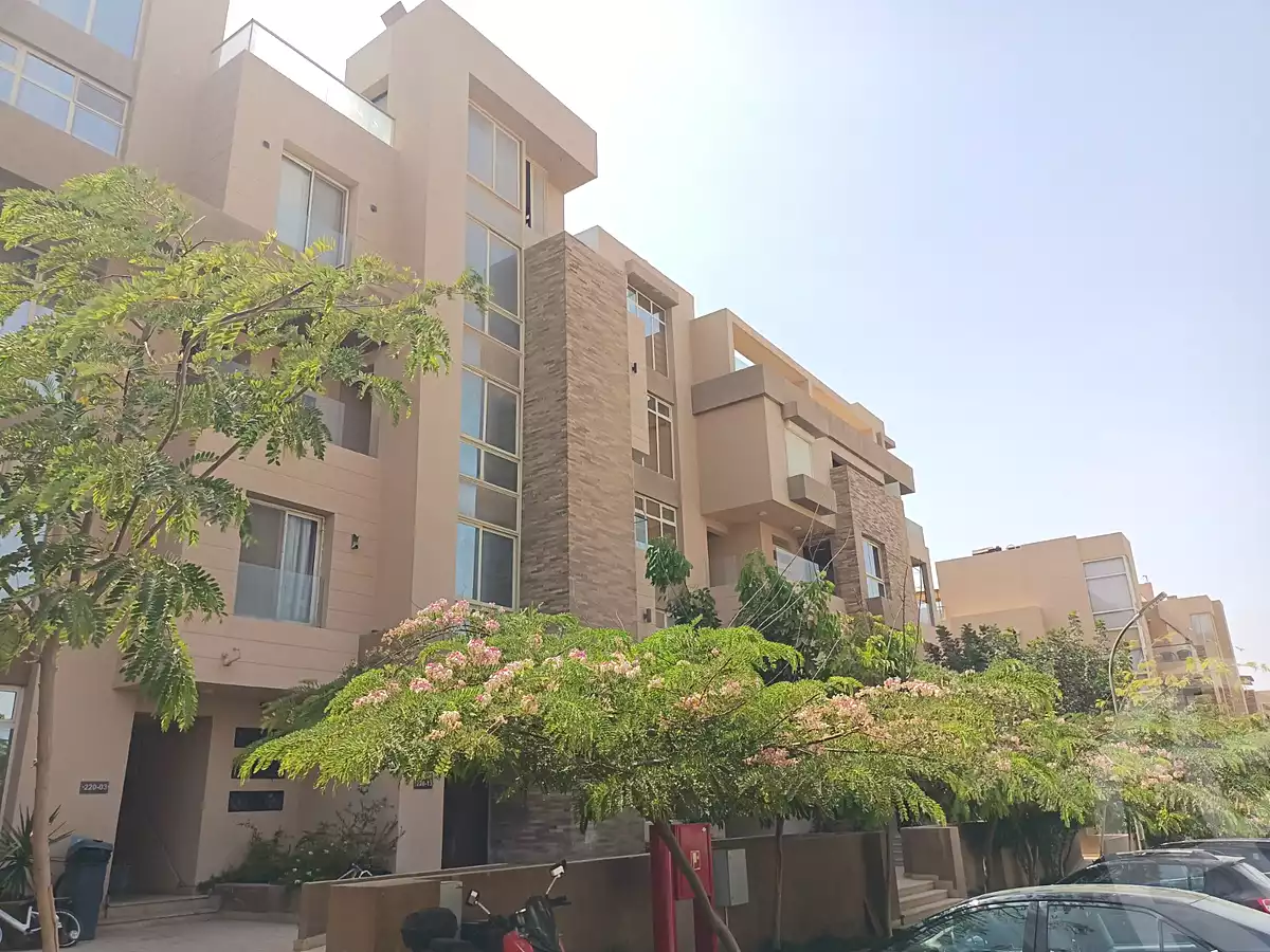 https://aqarmap.com.eg/en/listing/6606122-for-sale-cairo-6th-of-october-compounds-rayos