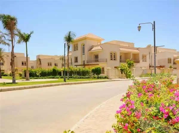 https://aqarmap.com.eg/en/listing/6618499-for-sale-cairo-el-sheikh-zayed-city-compounds-greens