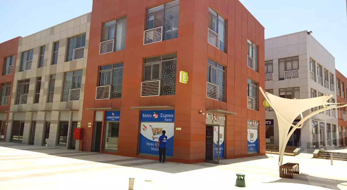 https://aqarmap.com.eg/en/listing/6624884-for-sale-cairo-el-sheikh-zayed-city-compounds-the-courtyard-mall-dorra