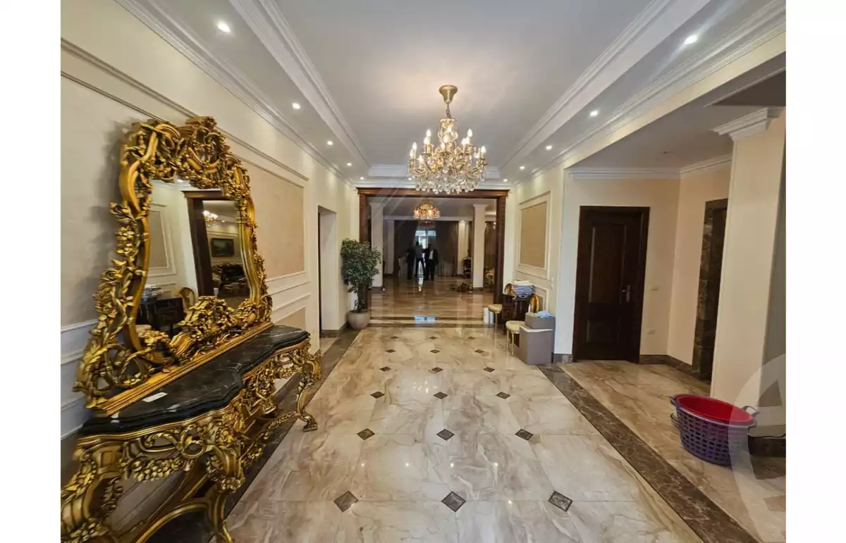https://aqarmap.com.eg/en/listing/6636068-for-sale-cairo-el-sheikh-zayed-city-compounds-royal-city