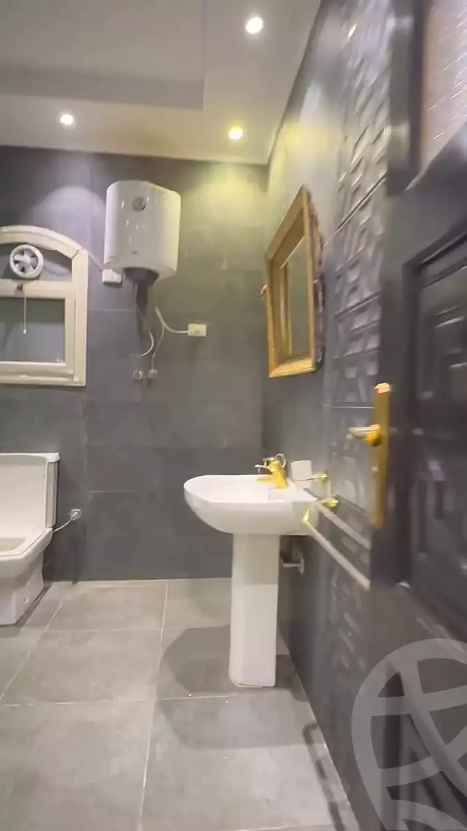 https://aqarmap.com.eg/ar/listing/6639296-for-sale-cairo-el-sheikh-zayed-city-el-hay-el-thaleth-ashaer