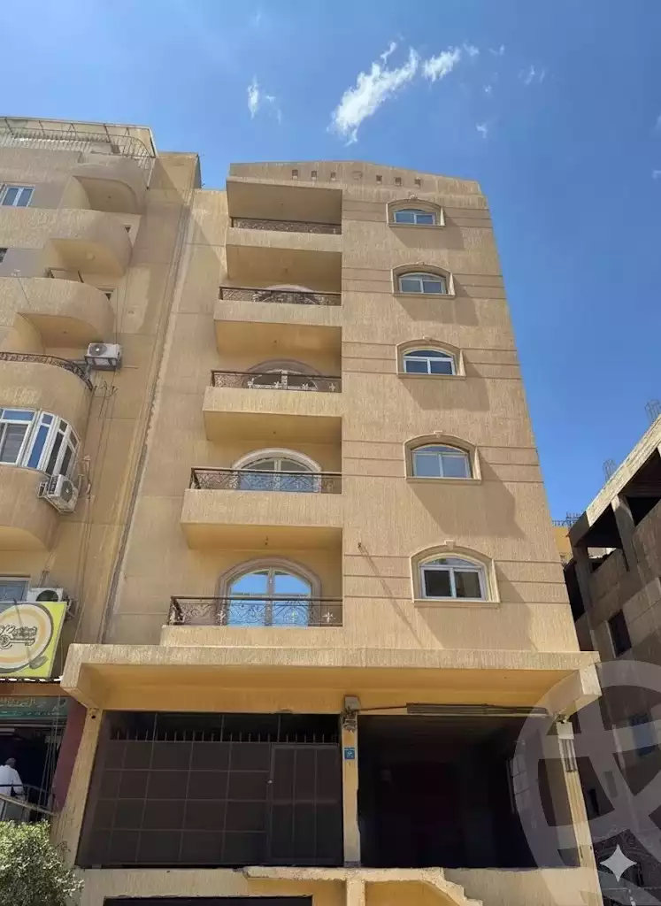 https://aqarmap.com.eg/en/listing/6641601-for-sale-cairo-6th-of-october-el-ahyaa-neighborhood-2nd-divided-from-al-kafrawei-st