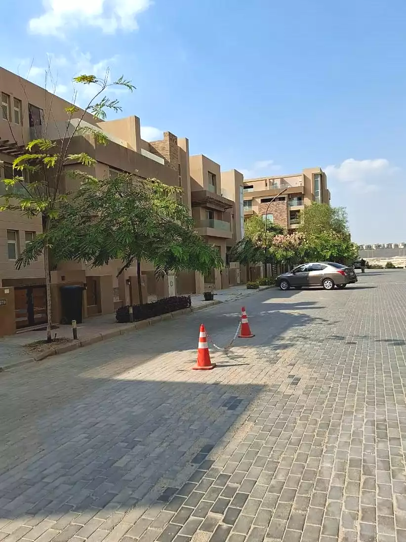 https://aqarmap.com.eg/en/listing/6664007-for-sale-cairo-6th-of-october-compounds-rayos