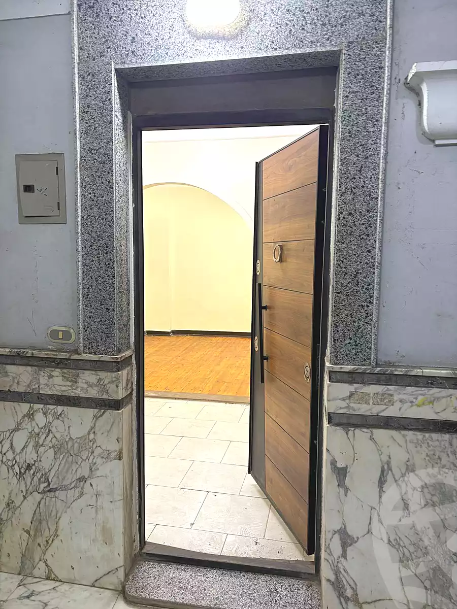 https://aqarmap.com.eg/ar/listing/6665964-for-sale-alexandria-cleopatra-medhat-seif-al-yazal-khalifa-st