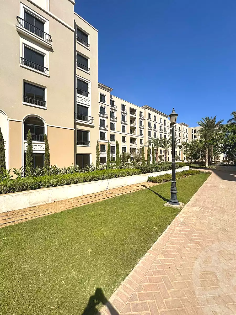 https://aqarmap.com.eg/ar/listing/6671130-for-sale-cairo-el-sheikh-zayed-city-compounds-kmbwnd-fyldj-wyst-dr-llttwyr
