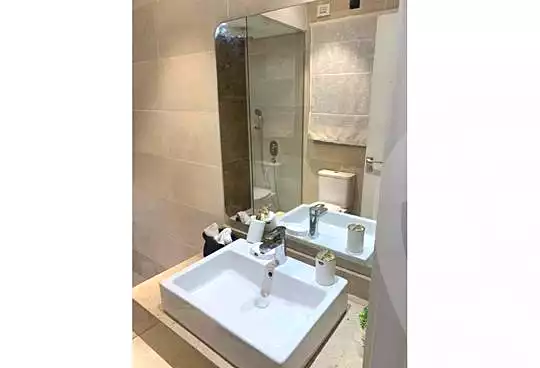 https://aqarmap.com.eg/en/listing/6683160-for-sale-cairo-el-sheikh-zayed-city-compounds-kmbwnd-fyldj-wyst-dr-llttwyr