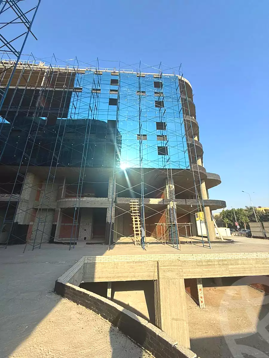 https://aqarmap.com.eg/ar/listing/6687060-for-sale-cairo-el-sheikh-zayed-city-compounds-101-mall-premium