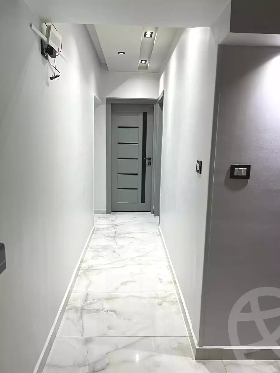 https://aqarmap.com.eg/ar/listing/6692741-for-sale-cairo-el-sheikh-zayed-city-compounds-el-khamayel