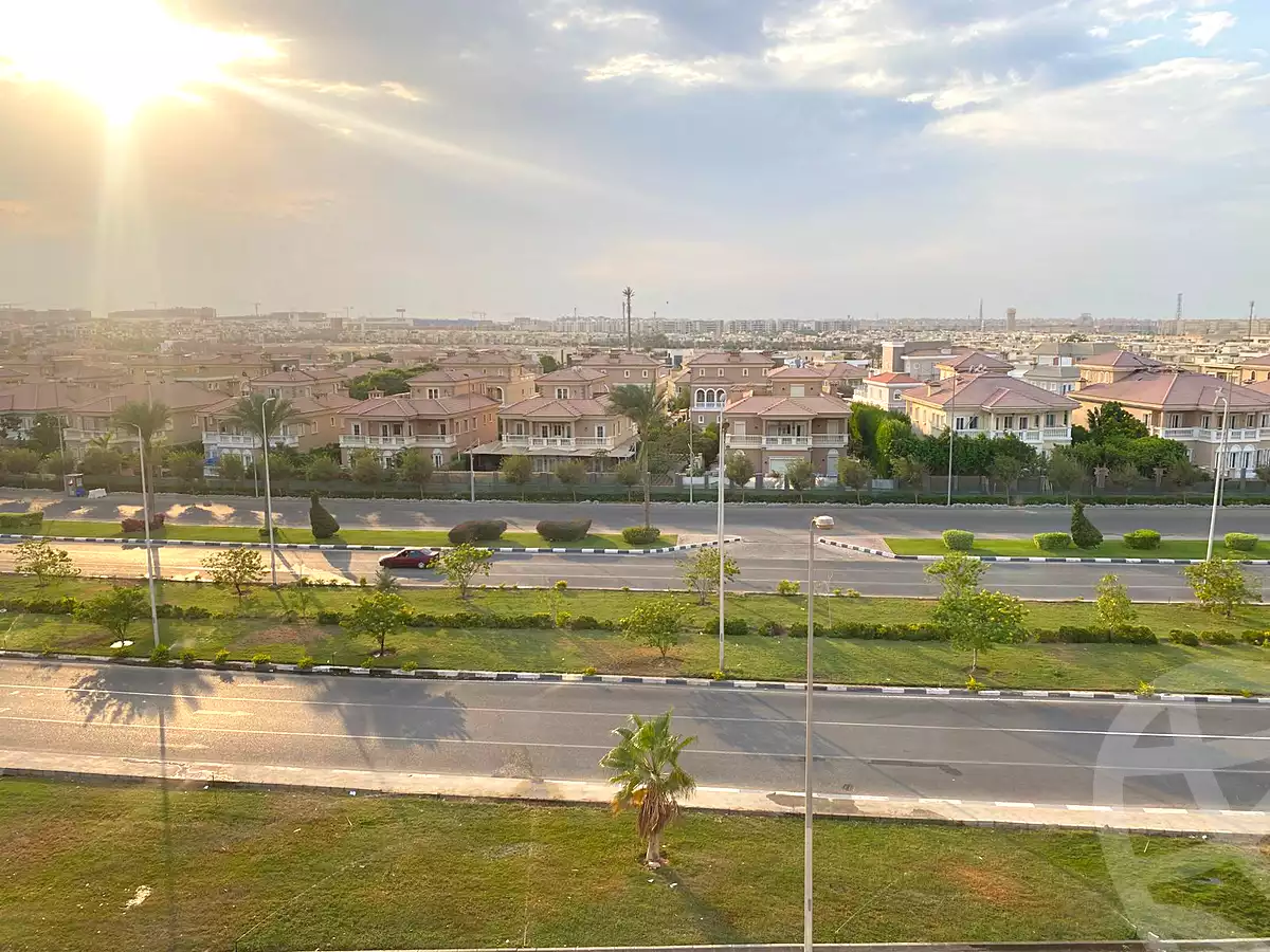 https://aqarmap.com.eg/en/listing/6698429-for-sale-cairo-new-cairo-ganob-el-akadamiya-orouba-axis