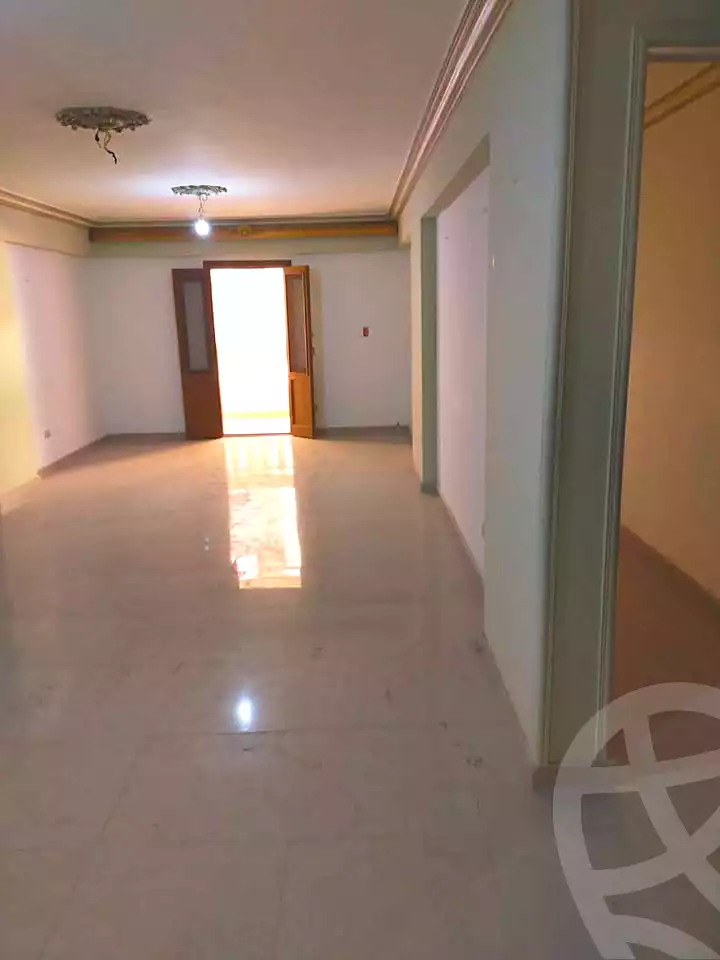 https://aqarmap.com.eg/ar/listing/6700185-for-sale-alexandria-ganaklis-shr-mrtdy-bsh