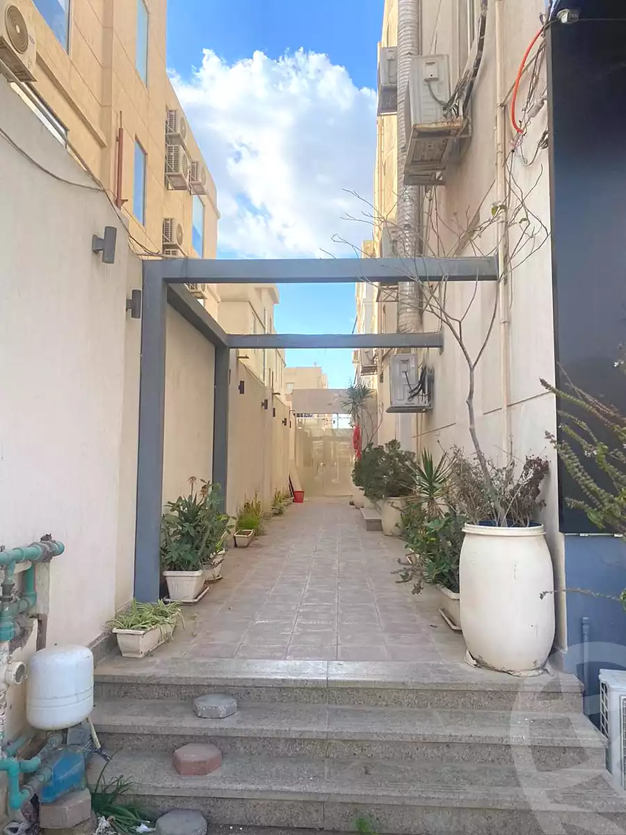 https://aqarmap.com.eg/en/listing/6704646-for-rent-cairo-new-cairo-first-settlement-mhwr-mstfy-kml