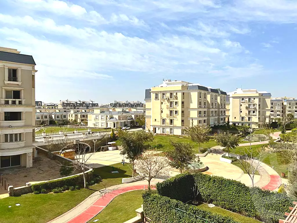 https://aqarmap.com.eg/ar/listing/6708435-for-sale-cairo-new-cairo-compounds-mountain-view-hyde-park