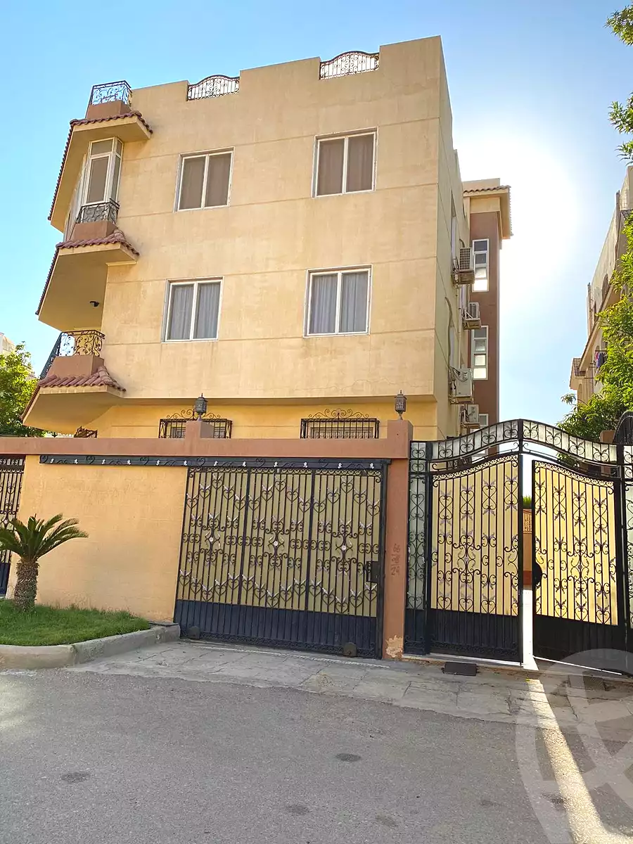 https://aqarmap.com.eg/ar/listing/6708592-for-sale-cairo-6th-of-october-el-hay-el-motamyz-first-touristic-village-el-shaheed-mohammed-abdul-latif-alshimi-st