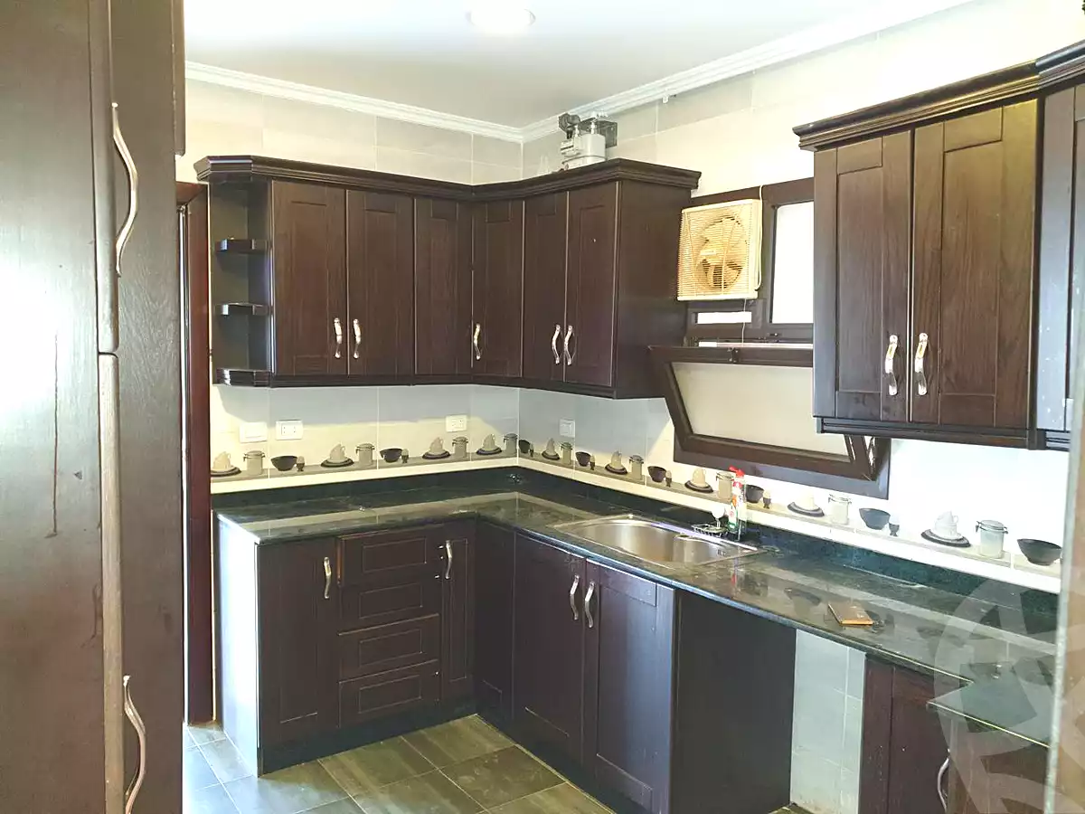 https://aqarmap.com.eg/ar/listing/6710485-for-sale-cairo-el-sheikh-zayed-city-compounds-kmbwnd-wyst-twn-swdyk