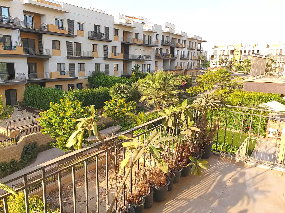 https://aqarmap.com.eg/ar/listing/6710485-for-sale-cairo-el-sheikh-zayed-city-compounds-kmbwnd-wyst-twn-swdyk