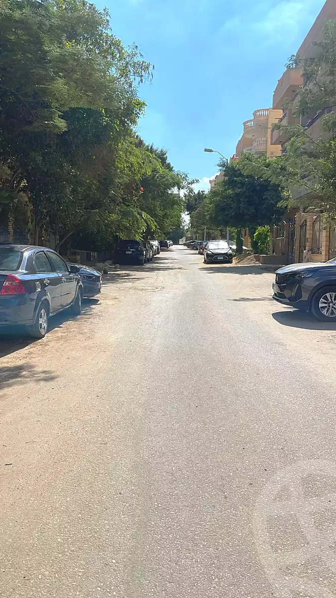 https://aqarmap.com.eg/ar/listing/6722941-for-sale-cairo-6th-of-october-el-ahyaa-neighborhood-2nd-divided-from-al-kafrawei-st