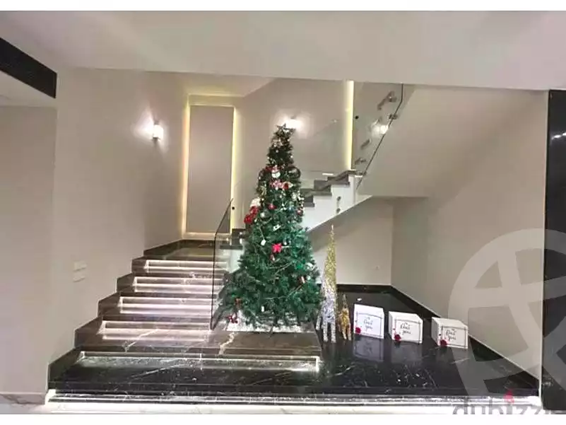 https://aqarmap.com.eg/ar/listing/6726009-for-rent-cairo-new-cairo-compounds-hyde-park-centre-ville-hyde-park