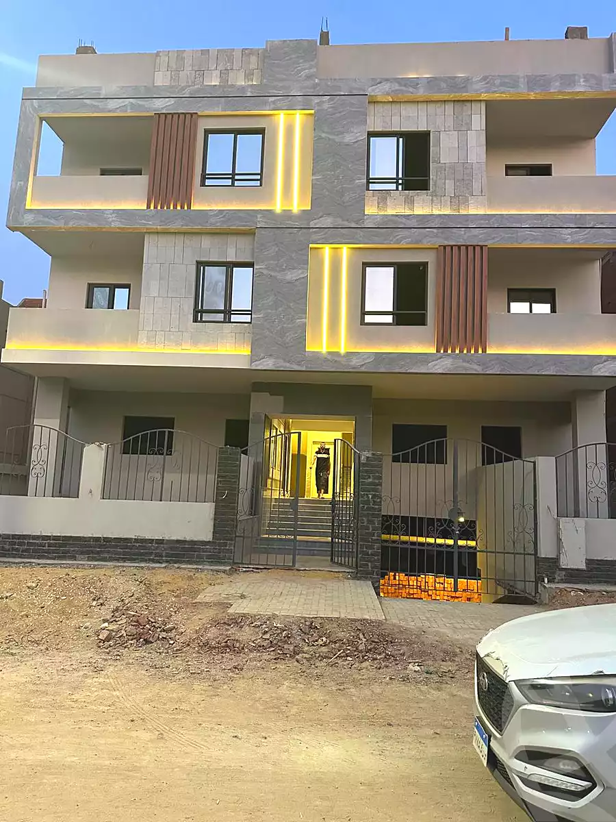 https://aqarmap.com.eg/ar/listing/6726475-for-sale-cairo-new-cairo-ganob-el-akadamiya-south-academy-a-zaid-ebn-haretha-st