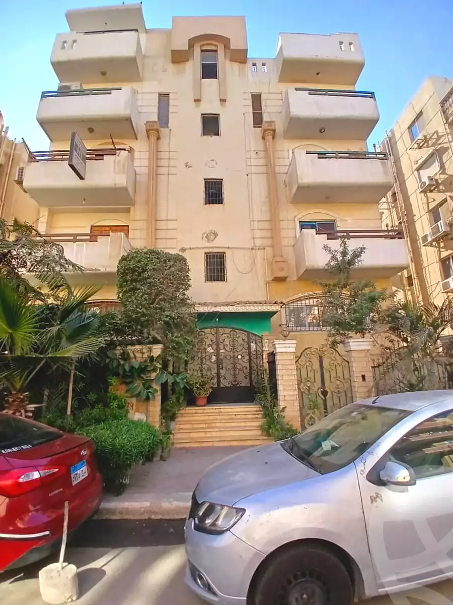 https://aqarmap.com.eg/ar/listing/6728391-for-sale-cairo-6th-of-october-el-ahyaa-neighborhood-1st-al-maahad