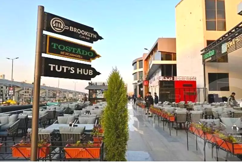 https://aqarmap.com.eg/ar/listing/6729170-for-rent-cairo-new-cairo-compounds-vx-golden-square-mall-mercon