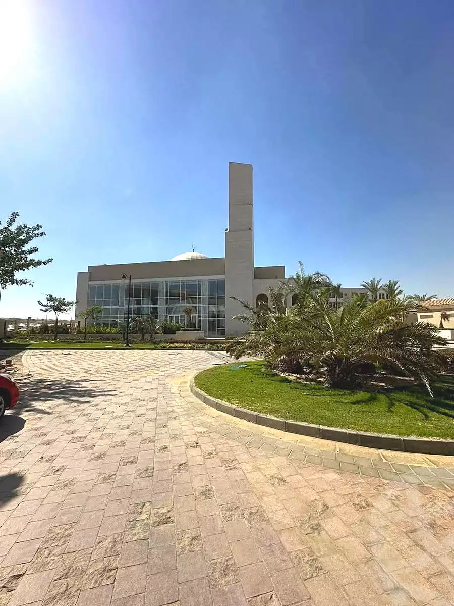 https://aqarmap.com.eg/ar/listing/6731551-for-sale-cairo-el-sheikh-zayed-city-compounds-kmbwnd-fyldj-wyst-dr-llttwyr