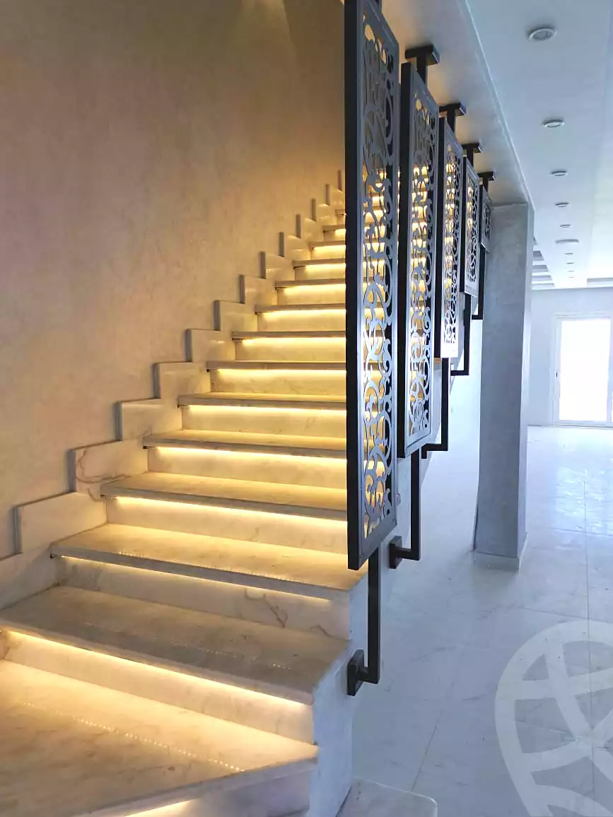 https://aqarmap.com.eg/ar/listing/6733688-for-rent-cairo-new-cairo-compounds-mountain-view-hyde-park