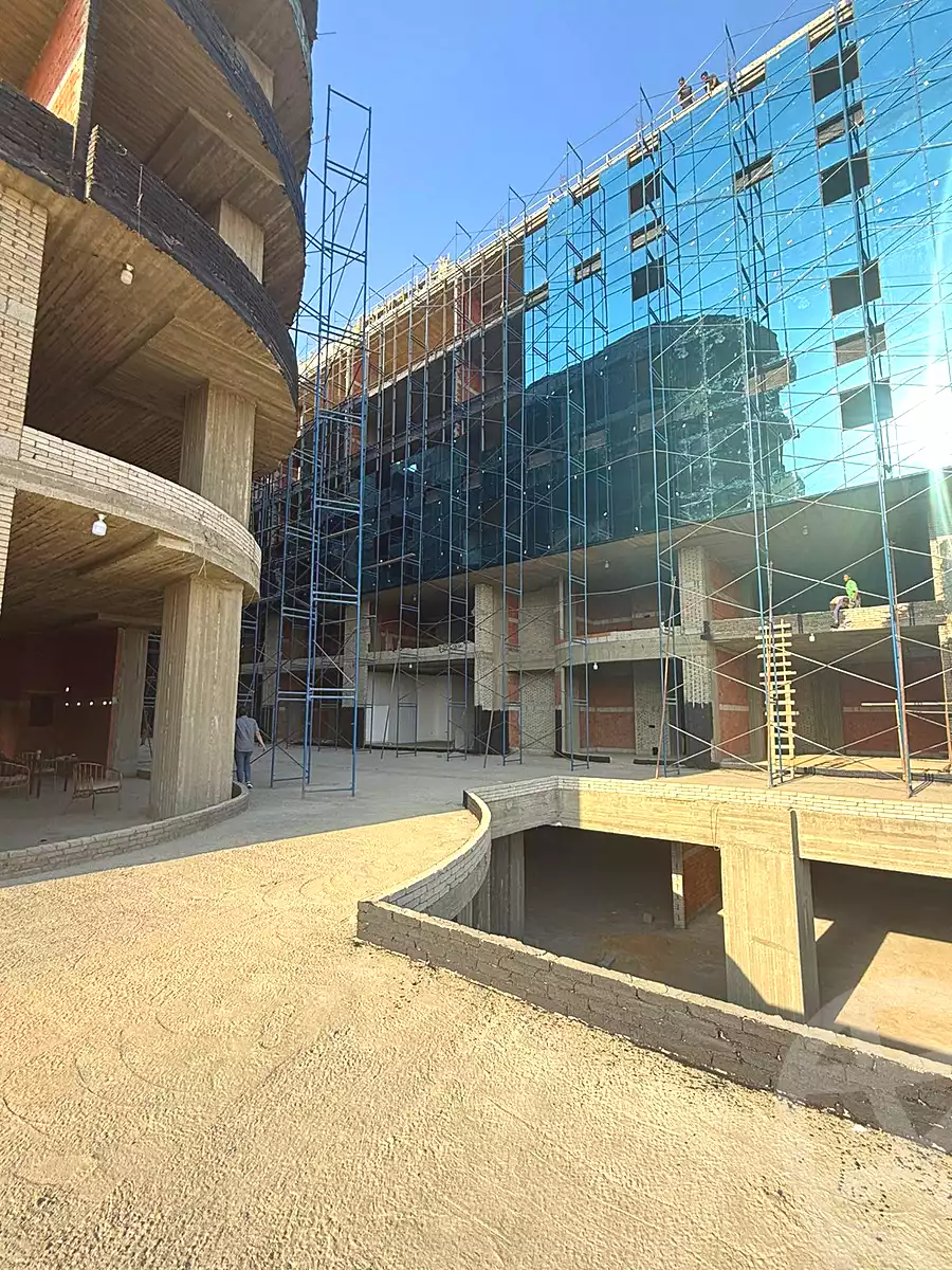 https://aqarmap.com.eg/ar/listing/6740111-for-sale-cairo-el-sheikh-zayed-city-compounds-101-mall-premium