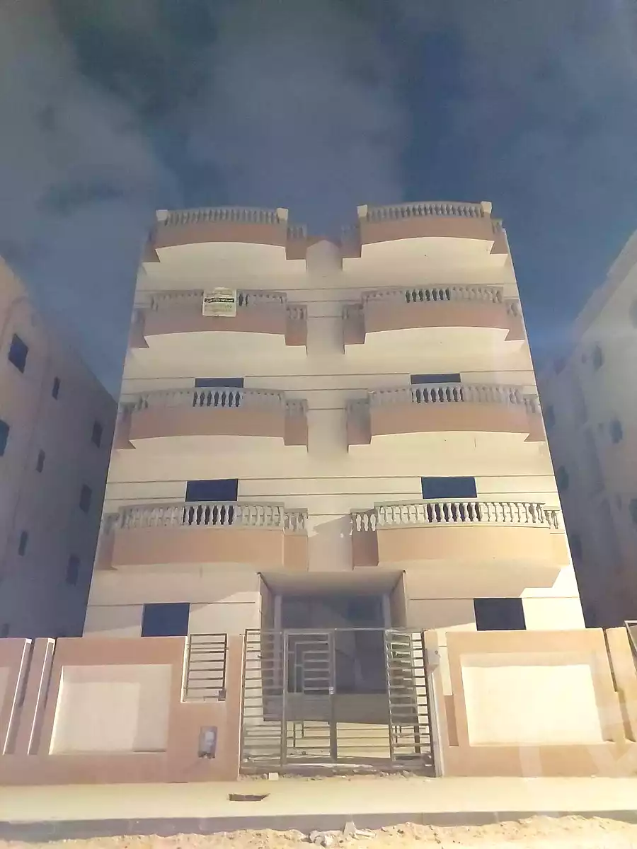 https://aqarmap.com.eg/ar/listing/6742926-for-sale-cairo-badr-city-hai-el-ashgar-featured-neighborhood-el-imam-el-bokhary-st
