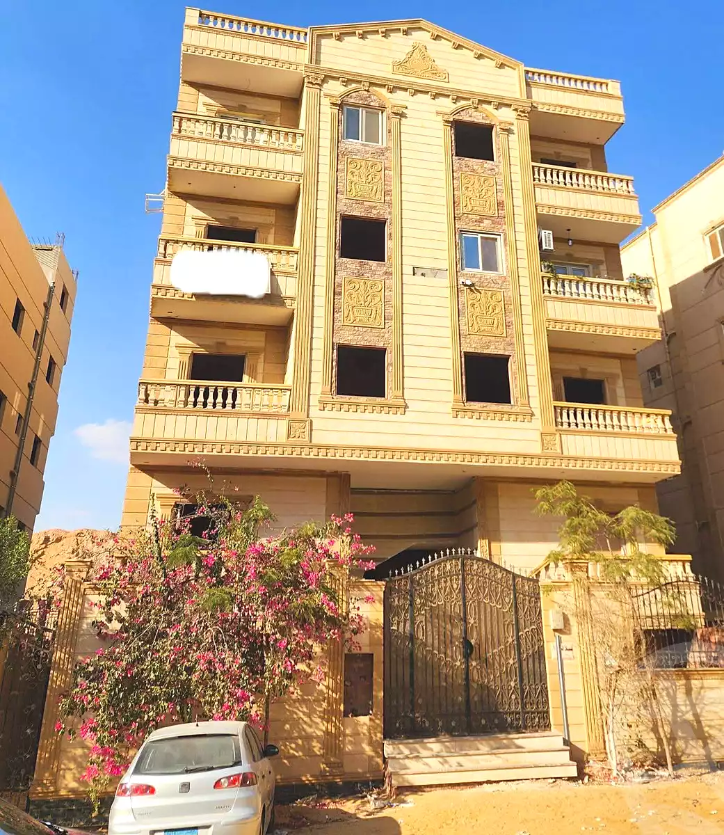 https://aqarmap.com.eg/ar/listing/6745256-for-sale-cairo-6th-of-october-el-tawsaat-el-shamalya-hy-2000-qt