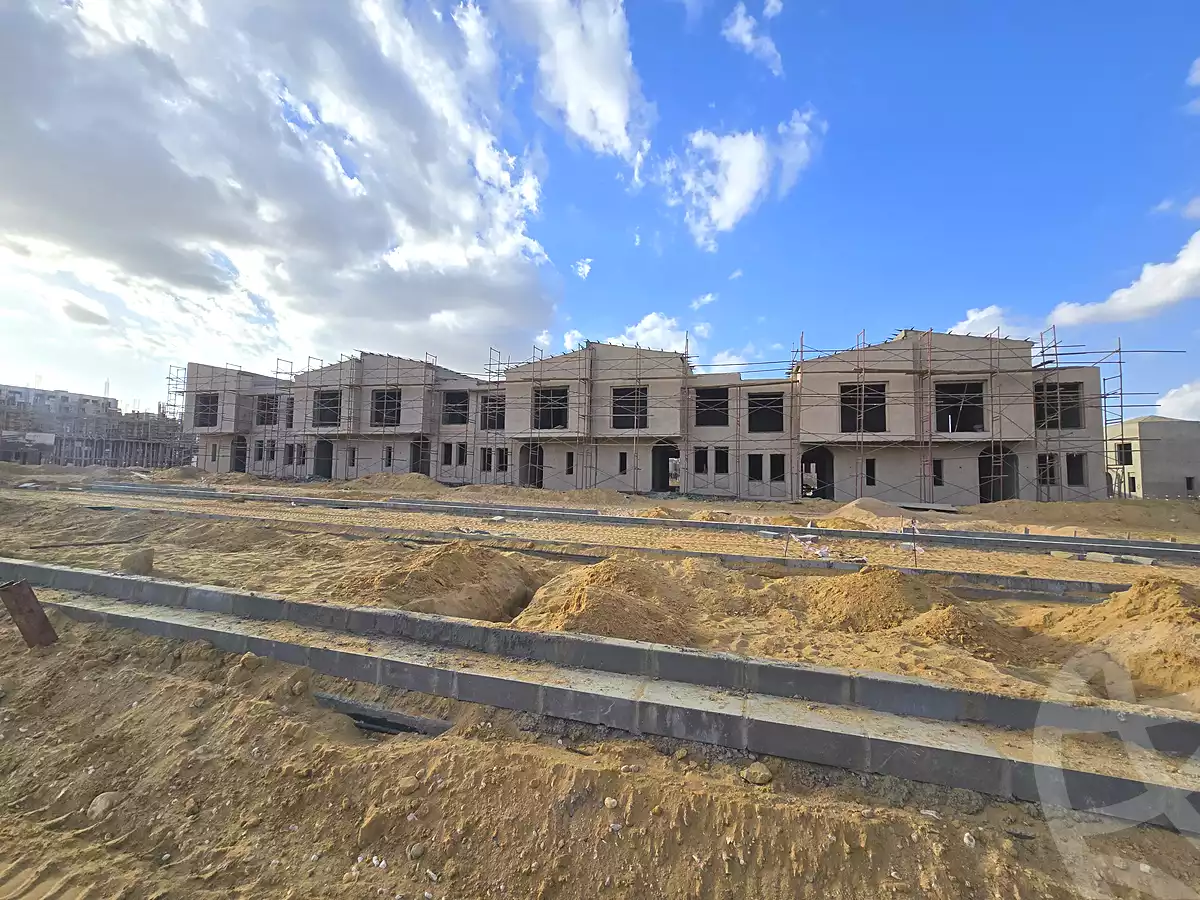 https://aqarmap.com.eg/ar/listing/6745498-for-sale-cairo-el-sheikh-zayed-city-compounds-kmbwnd-fyldj-wyst-dr-llttwyr