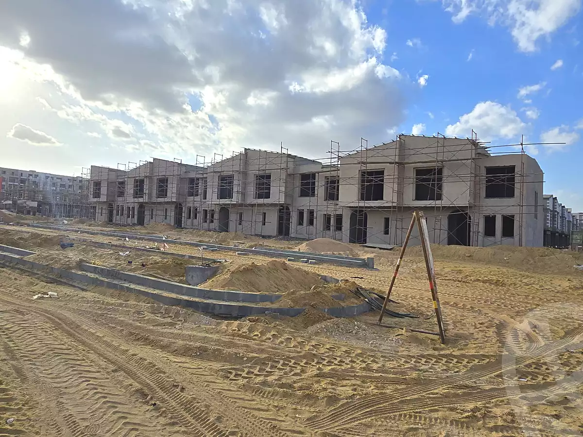 https://aqarmap.com.eg/ar/listing/6746906-for-sale-cairo-el-sheikh-zayed-city-compounds-kmbwnd-fyldj-wyst-dr-llttwyr