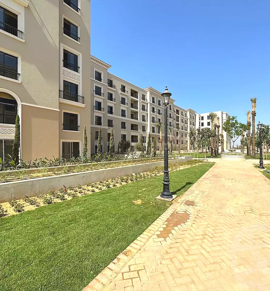 https://aqarmap.com.eg/ar/listing/6747789-for-sale-cairo-el-sheikh-zayed-city-compounds-kmbwnd-fyldj-wyst-dr-llttwyr