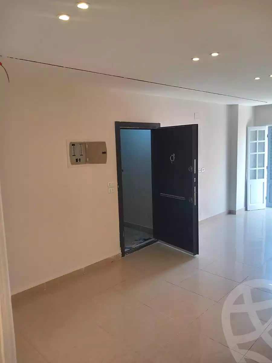 https://aqarmap.com.eg/ar/listing/6749387-for-sale-cairo-6th-of-october-el-ahyaa-neighborhood-2nd-divided-from-al-kafrawei-st